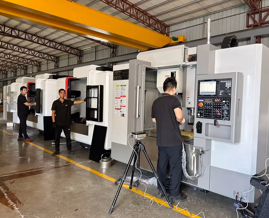 Centro de usinagem vertical automático de precisão fresadora CNC para componentes pequenos perfis de alumínio aço ferro cobre Vmc